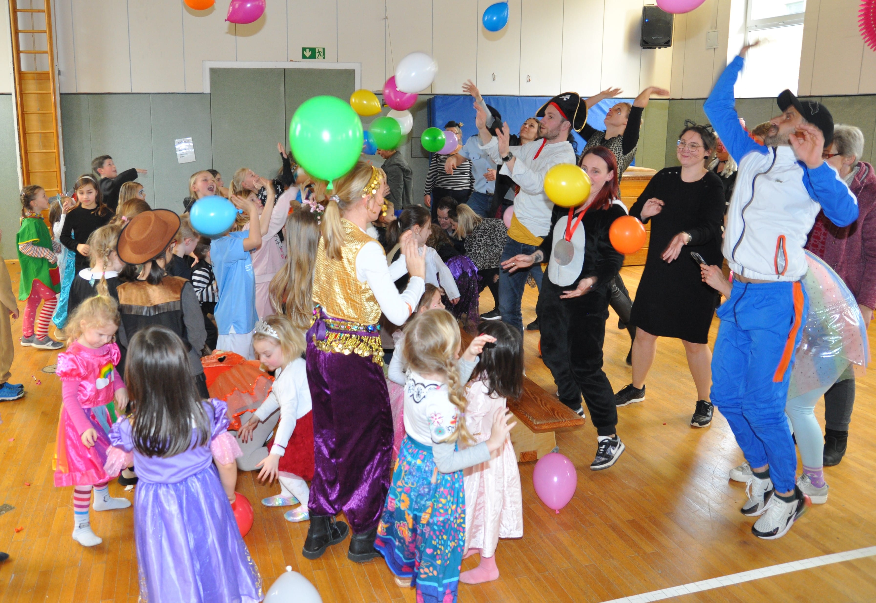 Eltern gegen Kinder Spiel min