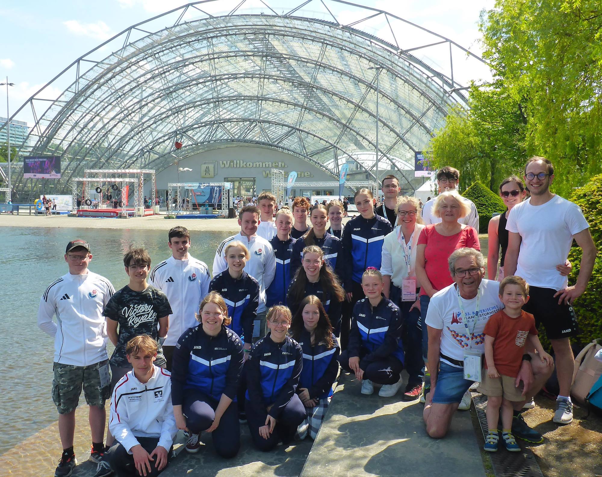 Gruppenbild der Turner und Turnerinnen